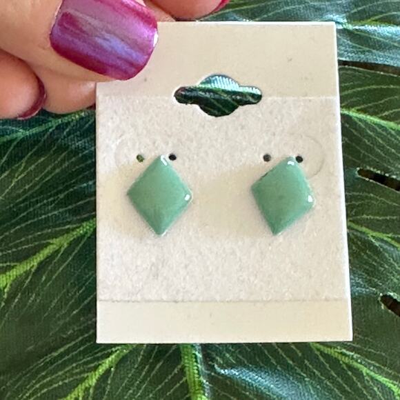 Diamond shape mint green stud earrings BOGO FREE - Picture 1 of 4